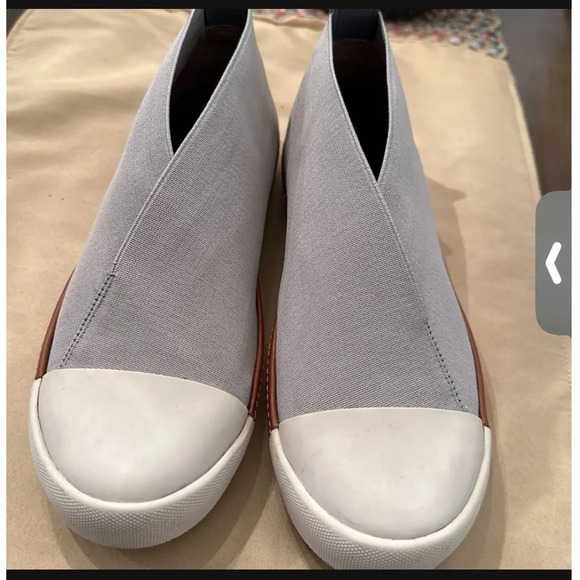 Mercedes Castillo Gray Canvas Sneakers Slip On Size 8 - Picture 1 of 1